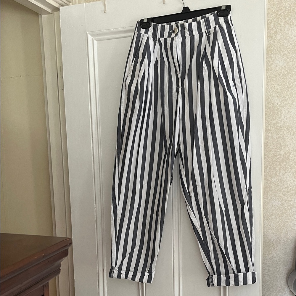 Urban Outfitters Black and White women’s cotton  Pants size 2.